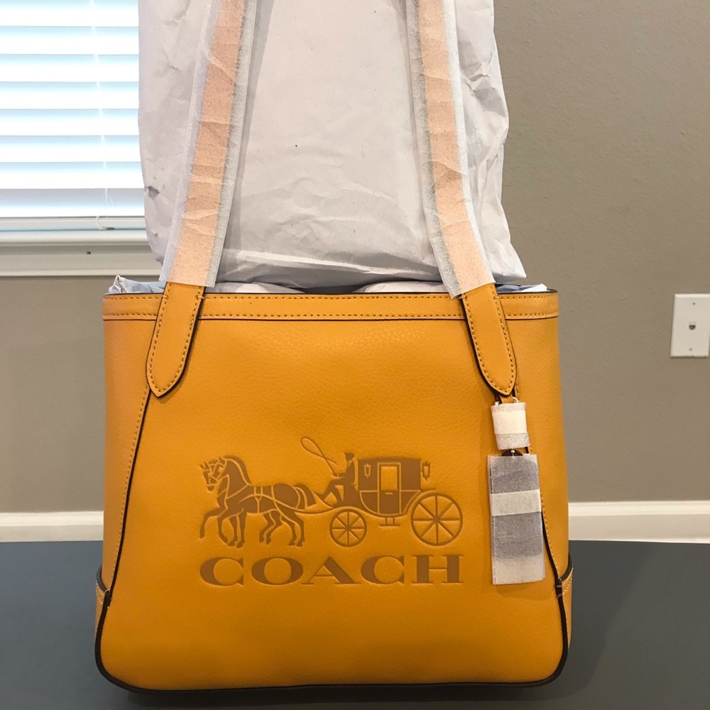 COACH LEATHER TOTE 27 NWT YELLOW
